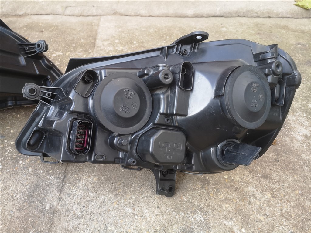 Volkswagen Polo gyári első fényszóró pár 9. kép