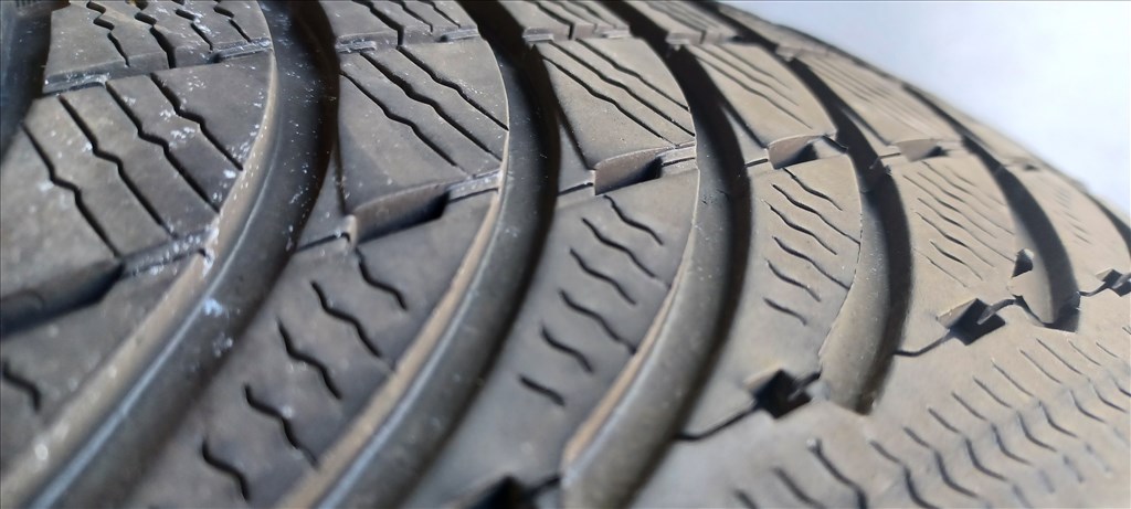  Michelin Latitude Alpin MO 255/45 R20 téli gumik 4db 3. kép