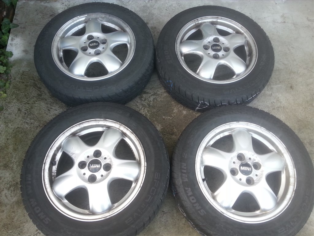  4x100 lyukosztású gyári Mini alufelni, rajta 175/65R15 téli gumi  1. kép