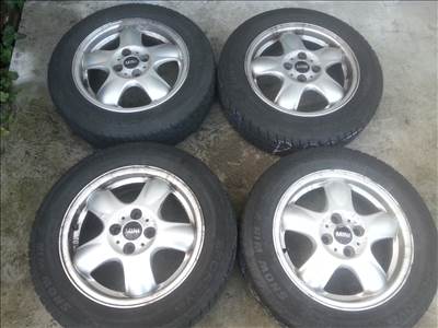  4x100 lyukosztású gyári Mini alufelni, rajta 175/65R15 téli gumi 