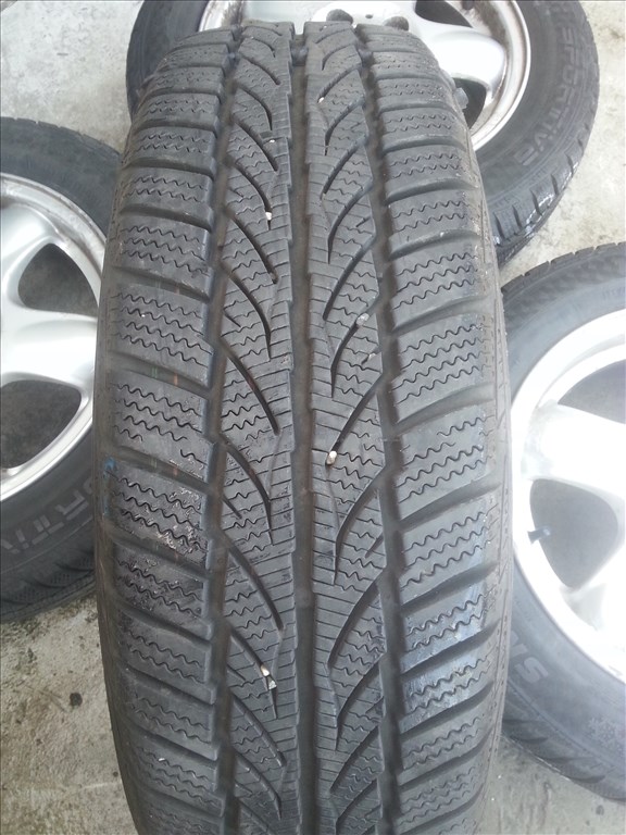  4x100 lyukosztású gyári Mini alufelni, rajta 175/65R15 téli gumi  2. kép