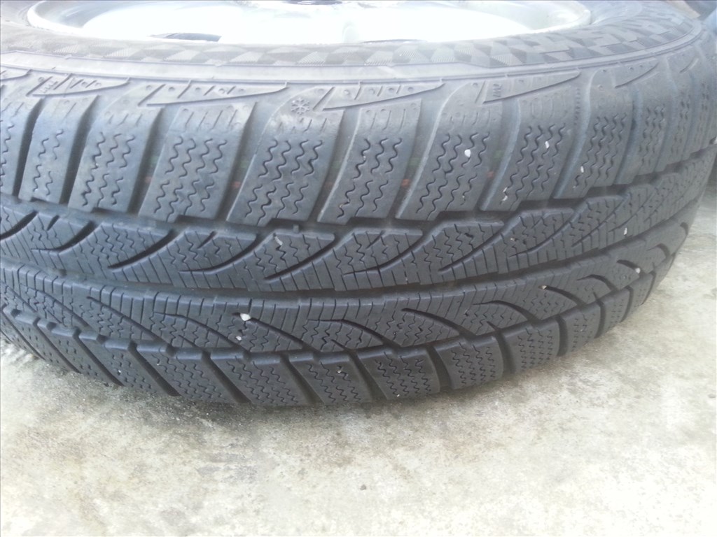  4x100 lyukosztású gyári Mini alufelni, rajta 175/65R15 téli gumi  5. kép