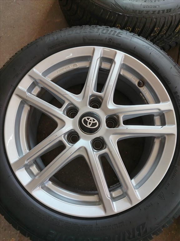  Toyota Auris/Corolla(2018) 5x114.3 16"  alufelni, 205/55r16 Bridgestone téli gumi 3. kép