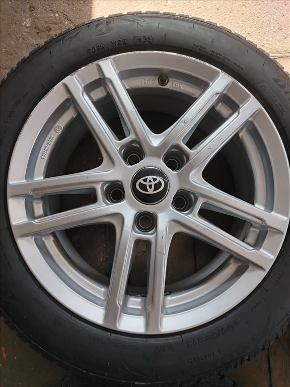  Toyota Auris/Corolla(2018) 5x114.3 16"  alufelni, 205/55r16 Bridgestone téli gumi 4. kép