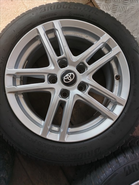  Toyota Auris/Corolla(2018) 5x114.3 16"  alufelni, 205/55r16 Bridgestone téli gumi 5. kép