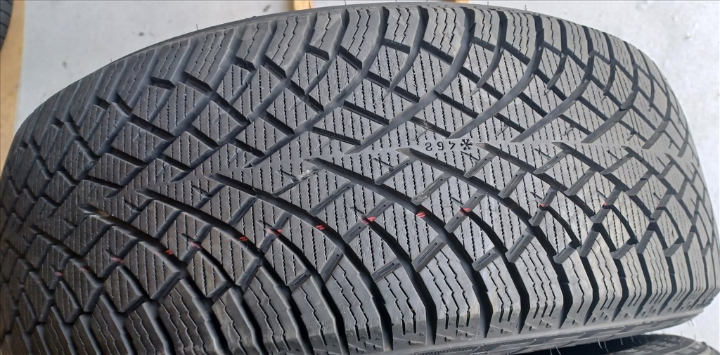 Nokian Hakkapeliitta SUV 235/55 R18 téli gumik 4db.9mm 1. kép