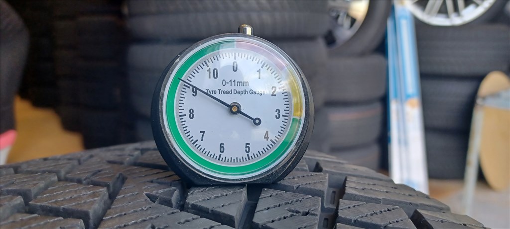 Nokian Hakkapeliitta SUV 235/55 R18 téli gumik 4db.9mm 3. kép