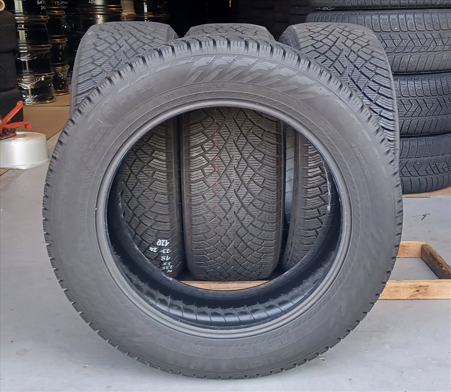Nokian Hakkapeliitta SUV 235/55 R18 téli gumik 4db.9mm 4. kép