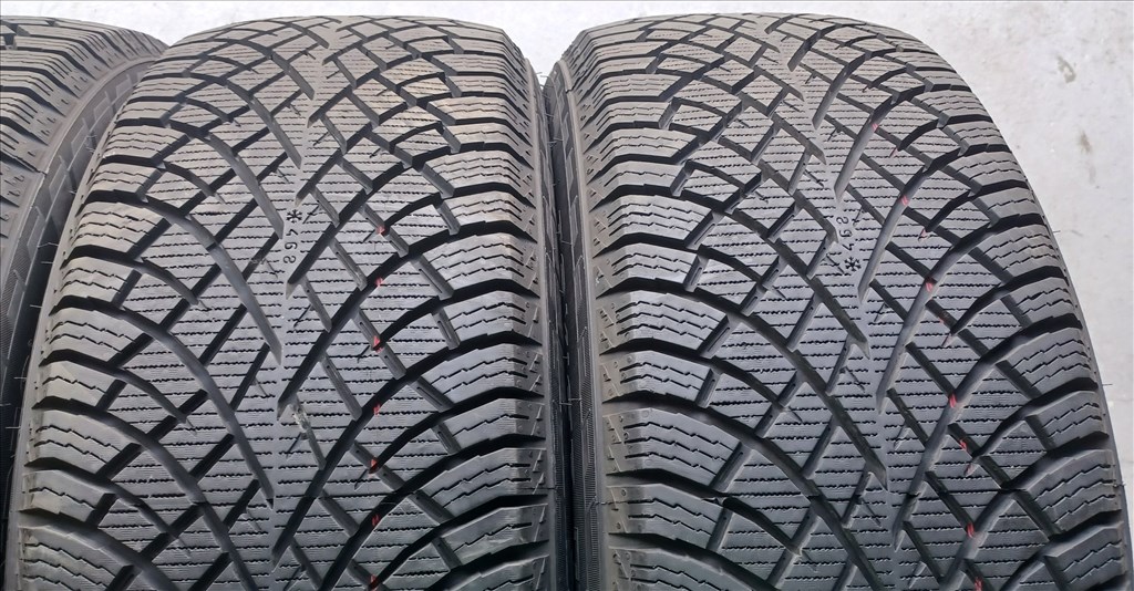 Nokian Hakkapeliitta SUV 235/55 R18 téli gumik 4db.9mm 5. kép