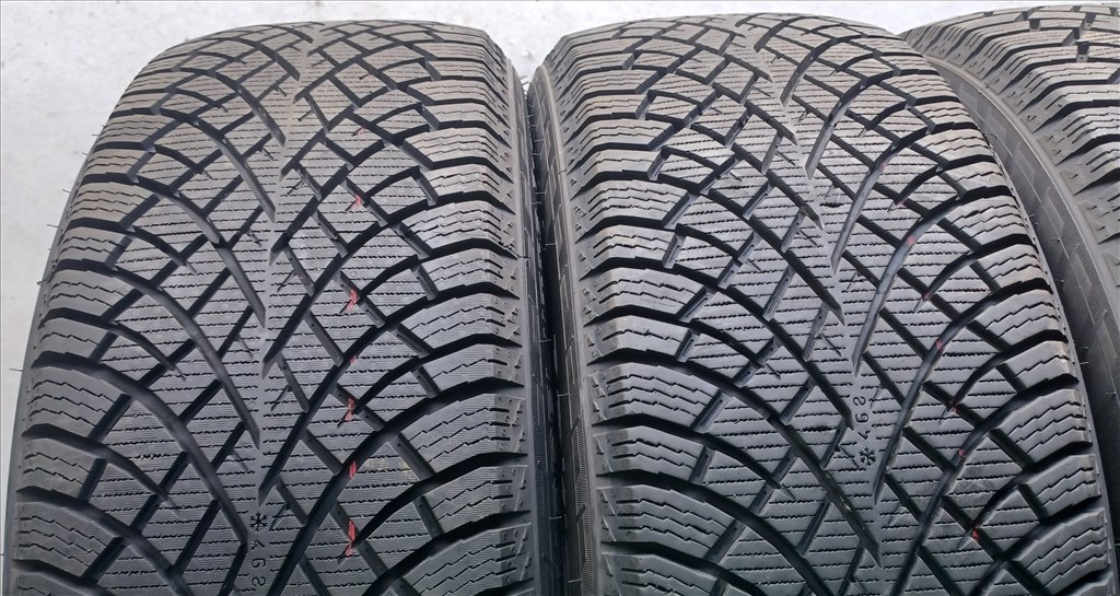 Nokian Hakkapeliitta SUV 235/55 R18 téli gumik 4db.9mm 6. kép