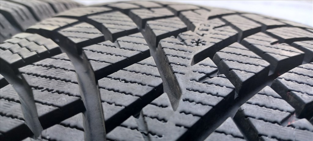 Nokian Hakkapeliitta SUV 235/55 R18 téli gumik 4db.9mm 7. kép