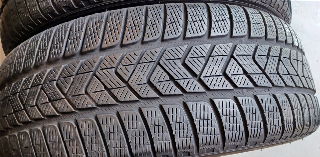  Pirelli Scorpion Winter MO 235/60 R18 téli gumik 2db 1. kép