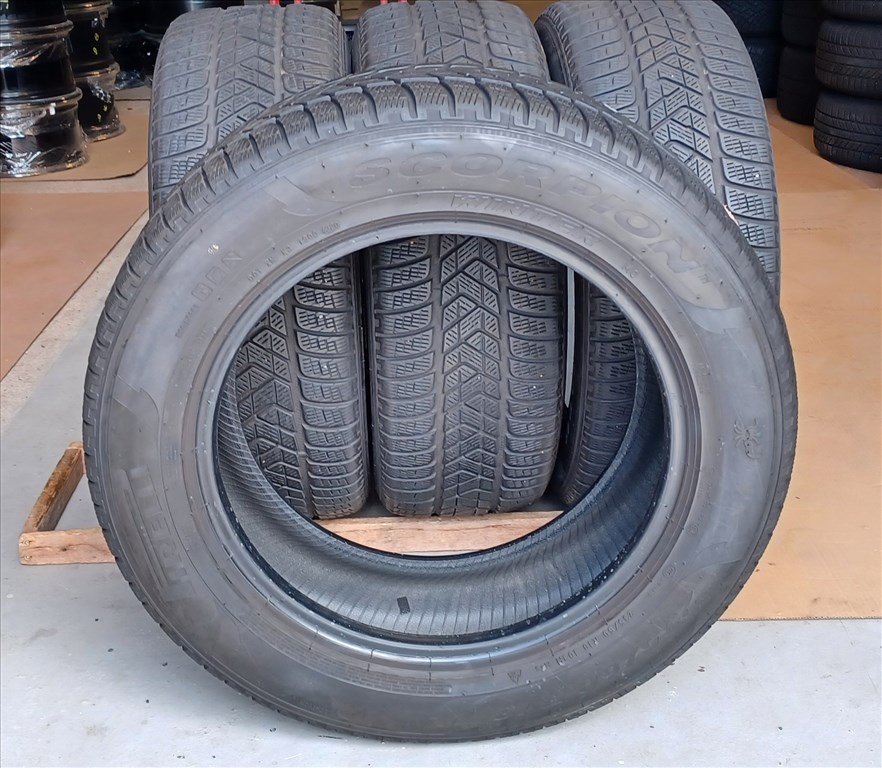  Pirelli Scorpion Winter MO 235/60 R18 téli gumik 2db 4. kép