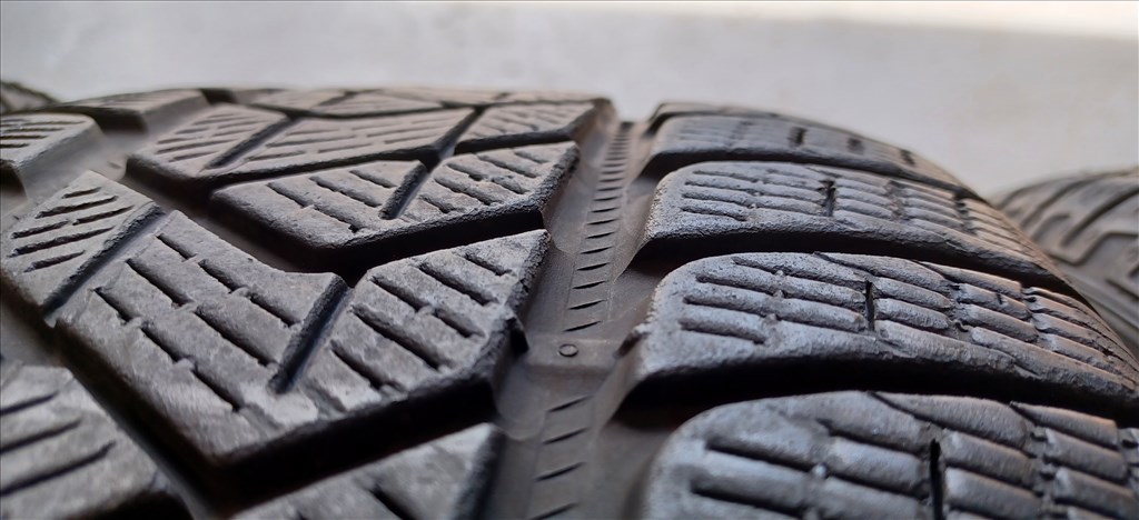  Pirelli Scorpion Winter MO 235/60 R18 téli gumik 2db 6. kép