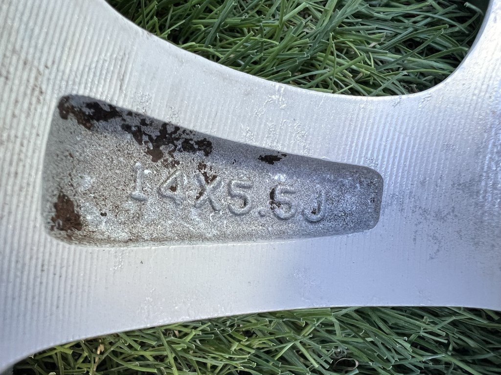 4x114.3 14" Nissan gyári alufelni 5,5Jx14h2 ET45 7. kép