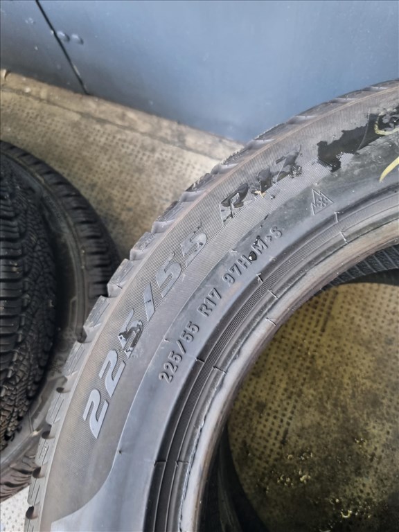  225/5517" újszerű Pirelli Sottozero 3 téli gumi 2db  6. kép