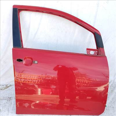 208704 Opel Agila, Suzuki Splash 2008-2014 piros színű, jobb első ajtó a képen látható sérüléssel