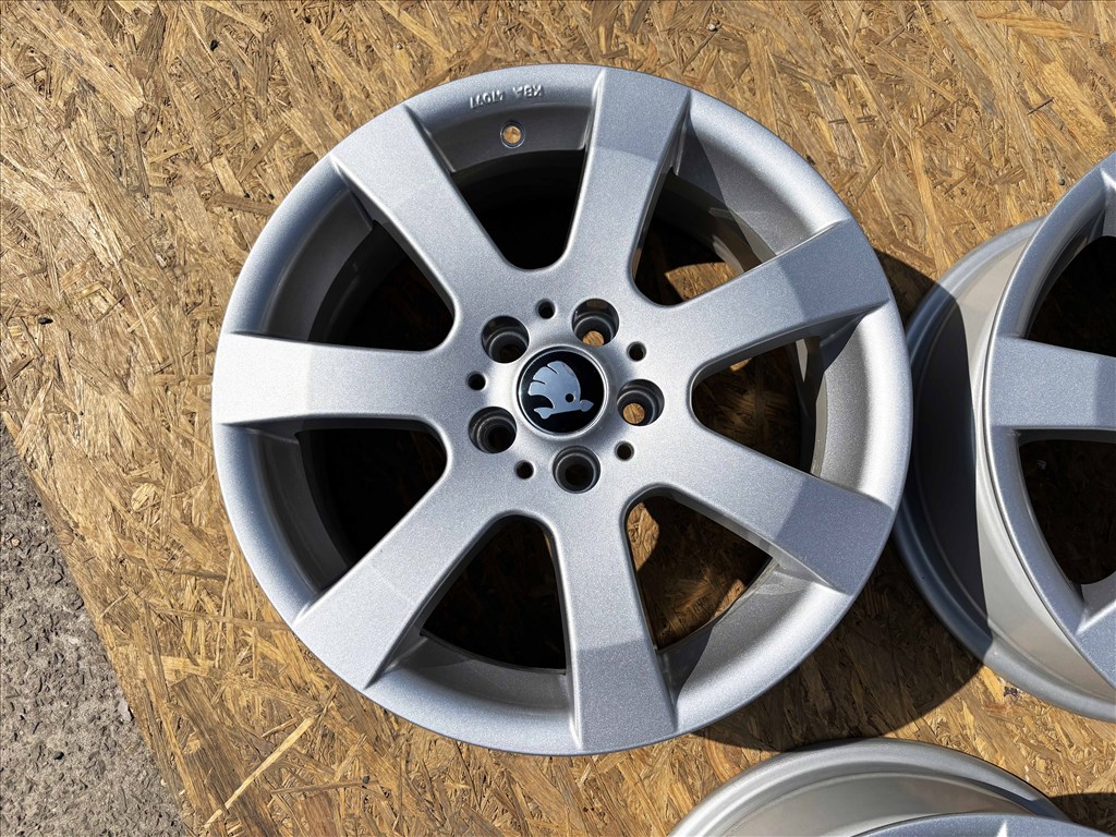 Skoda 16" 5x100 alufelni eladó 16 coll Fabia Rapid Kamiq 3. kép