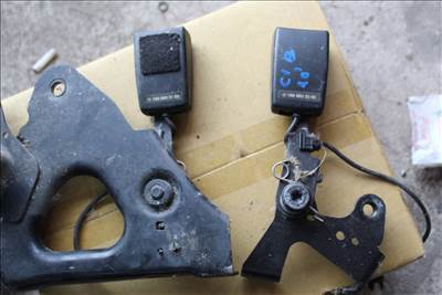 Mercedes B 200 W245 Hátsó öv csat  1698603069