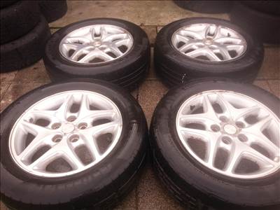  5x114.3 lyukosztású 16" gyári Chrysler alufelni, rajta 225/55 Continental használt nyári gumi