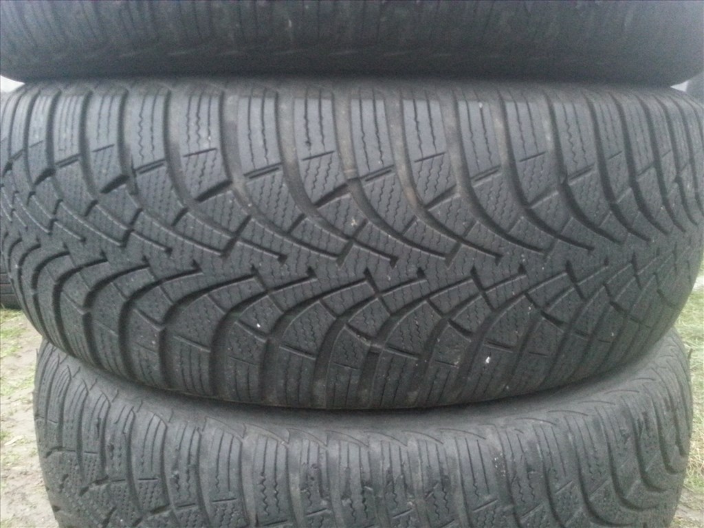  205/60R16 Goodyear Ultragrip9 téli gumi  1. kép