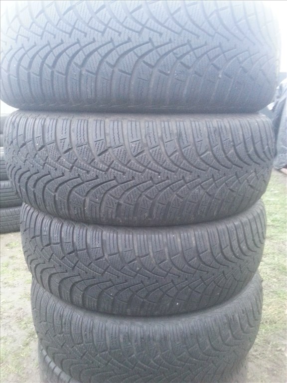  205/60R16 Goodyear Ultragrip9 téli gumi  2. kép