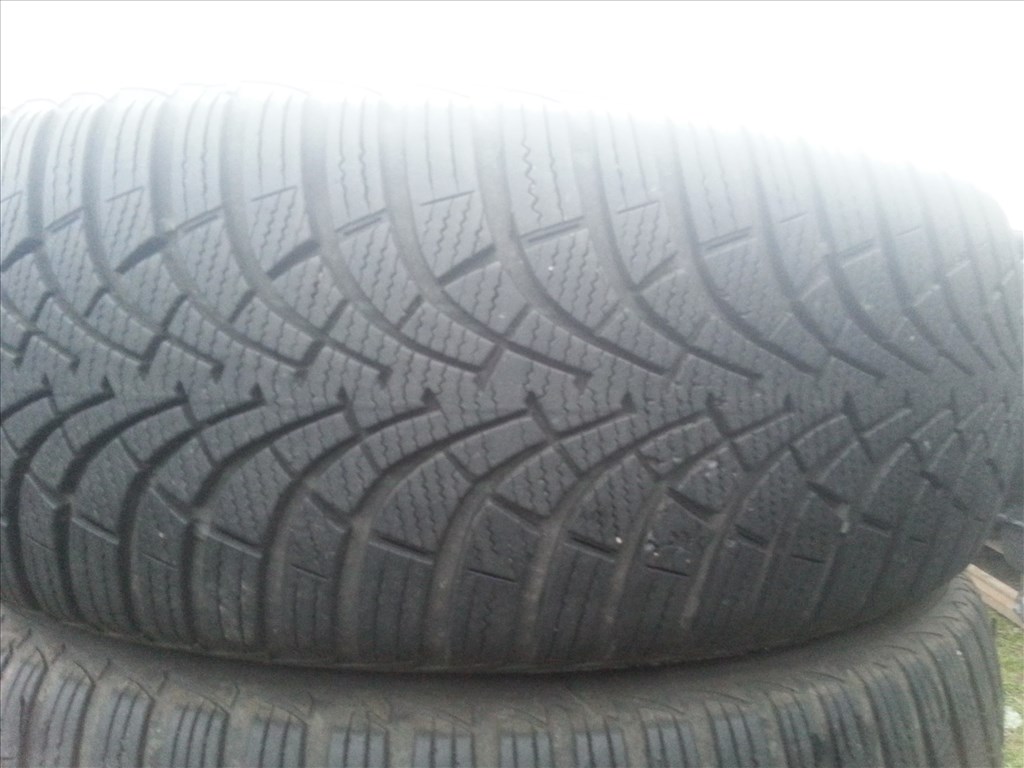  205/60R16 Goodyear Ultragrip9 téli gumi  3. kép