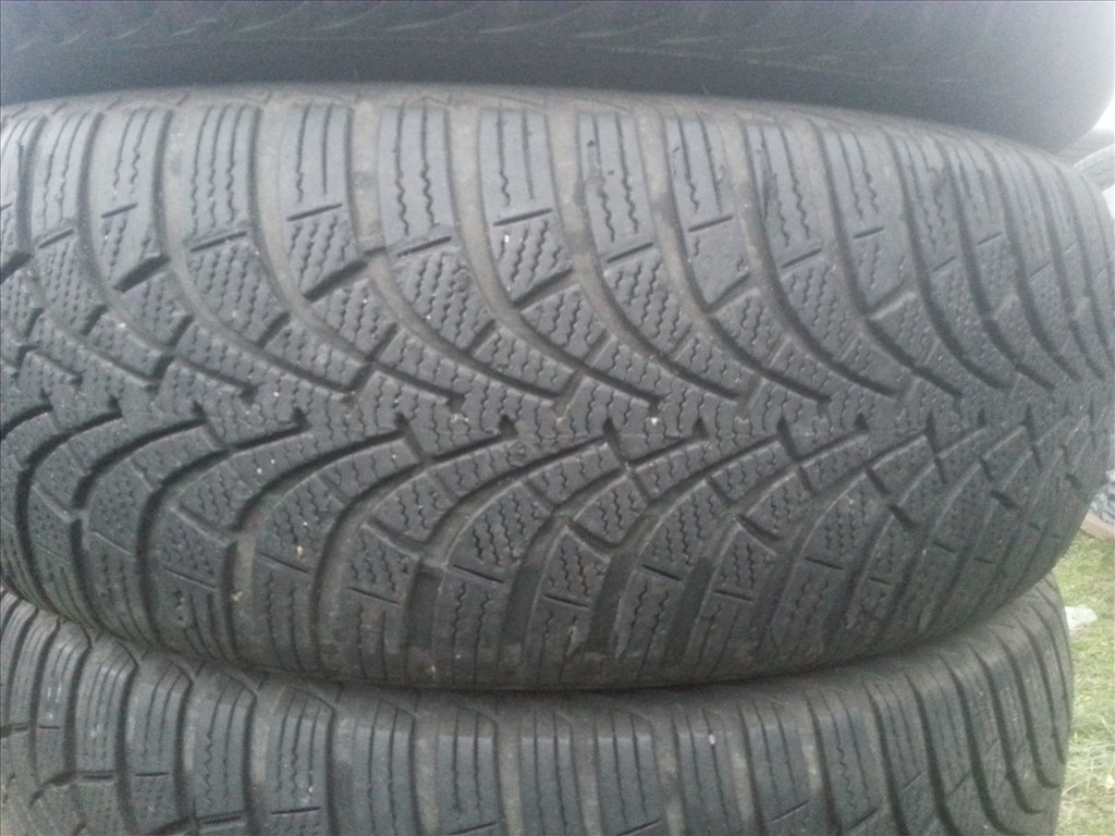  205/60R16 Goodyear Ultragrip9 téli gumi  4. kép