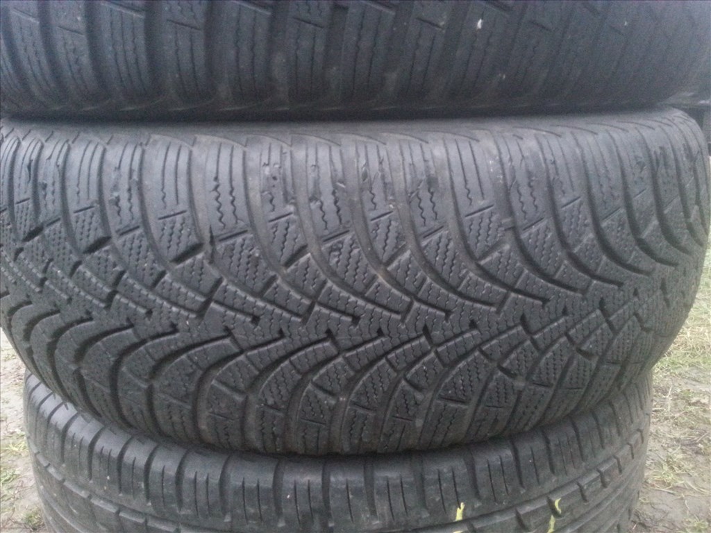  205/60R16 Goodyear Ultragrip9 téli gumi  5. kép