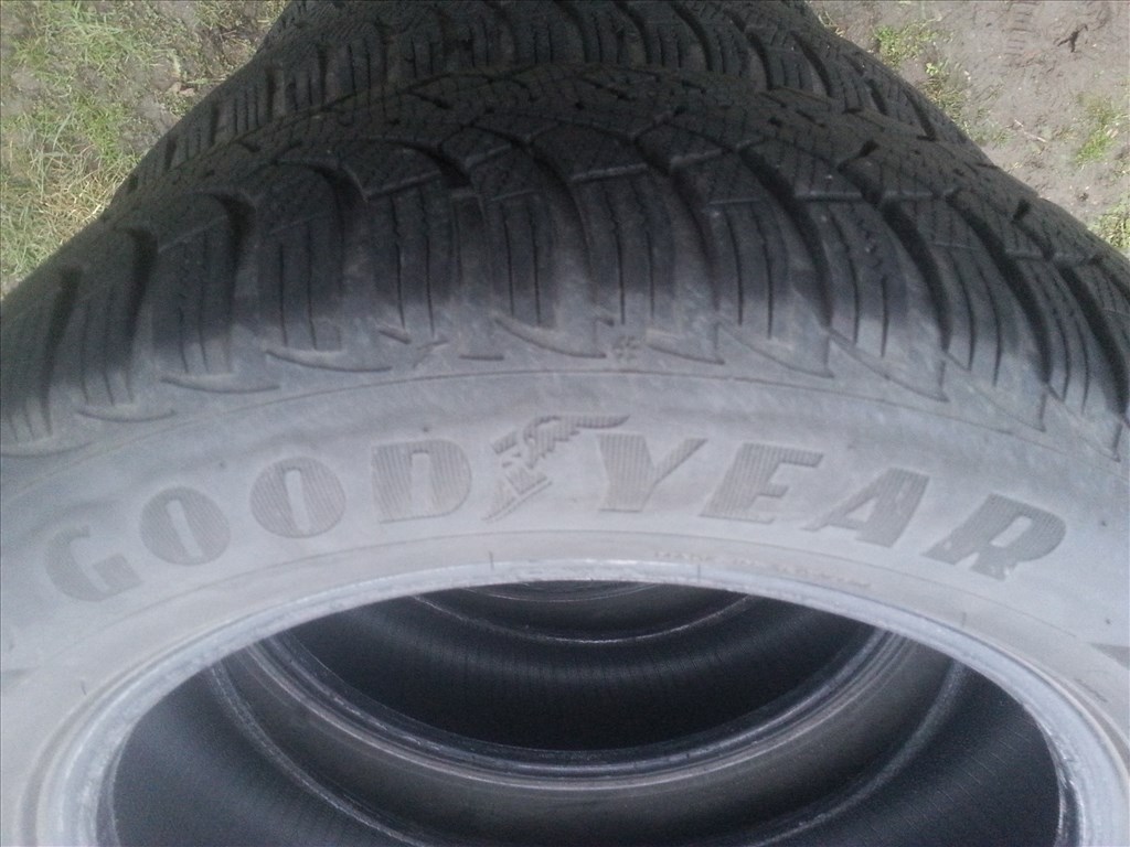  205/60R16 Goodyear Ultragrip9 téli gumi  6. kép