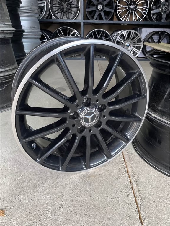 Mercedes Amg gyári cikkszámos 18” alufelni 1. kép