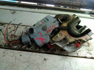 Nissan Primera II Bal hátsó Ajtózár *57121*