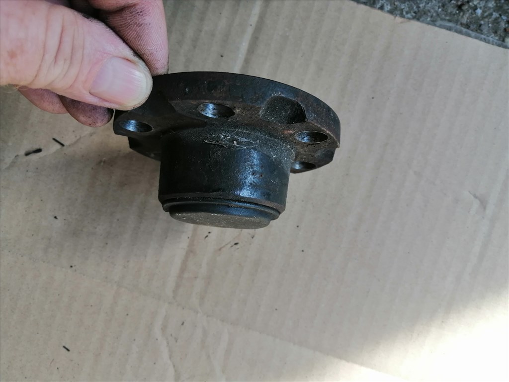 Mazda B 2500 Első kerékagy kapcsoló ue3833241b 1. kép