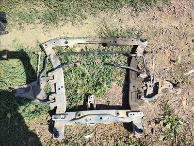 Dacia Duster I 1.5 dCi első bölcső 