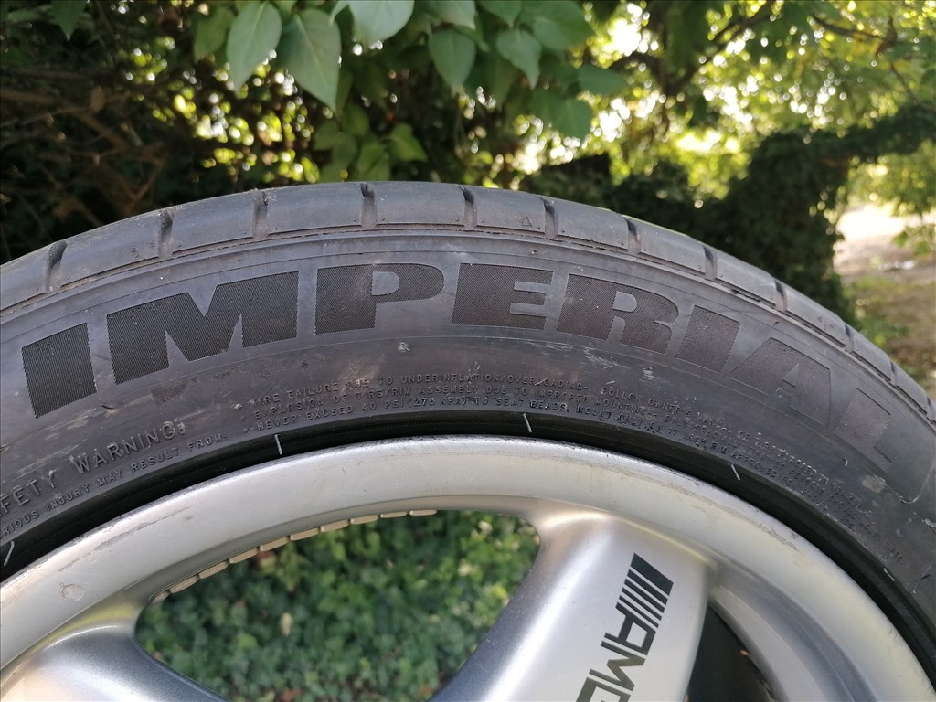  5x112 lyukosztású 17" használt alufelni, rajta 235/45 használt nyári gumi gumi  4. kép