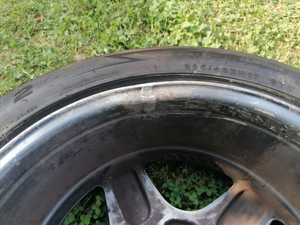  5x112 lyukosztású 17" használt alufelni, rajta 235/45 használt nyári gumi gumi  9. kép