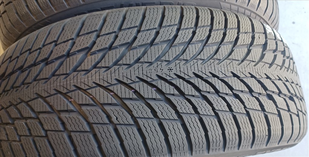 Nokian Hakkapeliitta10 SUV 235/55 R18 téli gumik 4db.9,5mm 1. kép