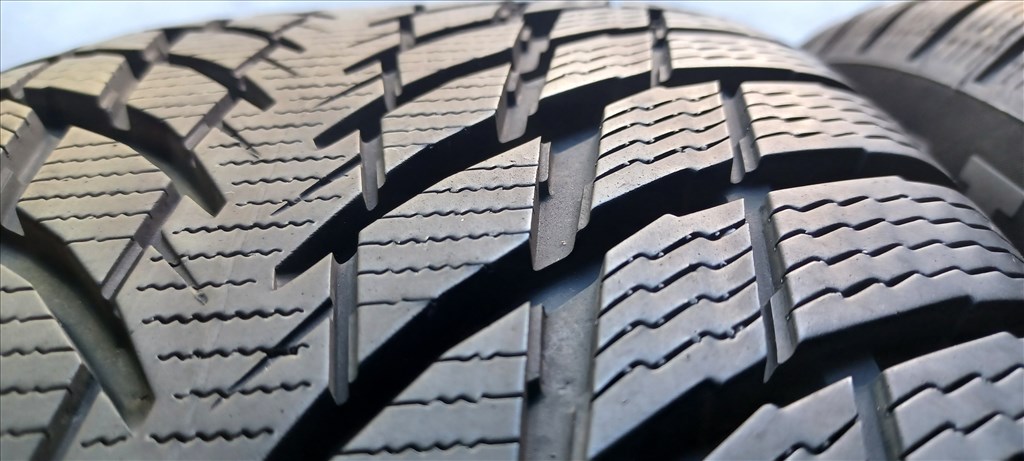  Nokian Hakkapeliitta10 SUV 235/55 R18 téli gumik 4db.9,5mm 6. kép