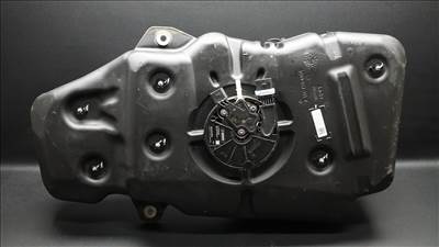 Mercedes GLE-osztály W167 Adblue tank a1664704401