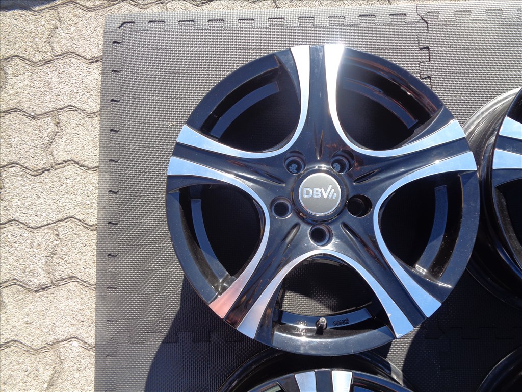 DBV alufelni 16-os, 5×114.3-as osztóval képen látható állapotban eladó. 2. kép