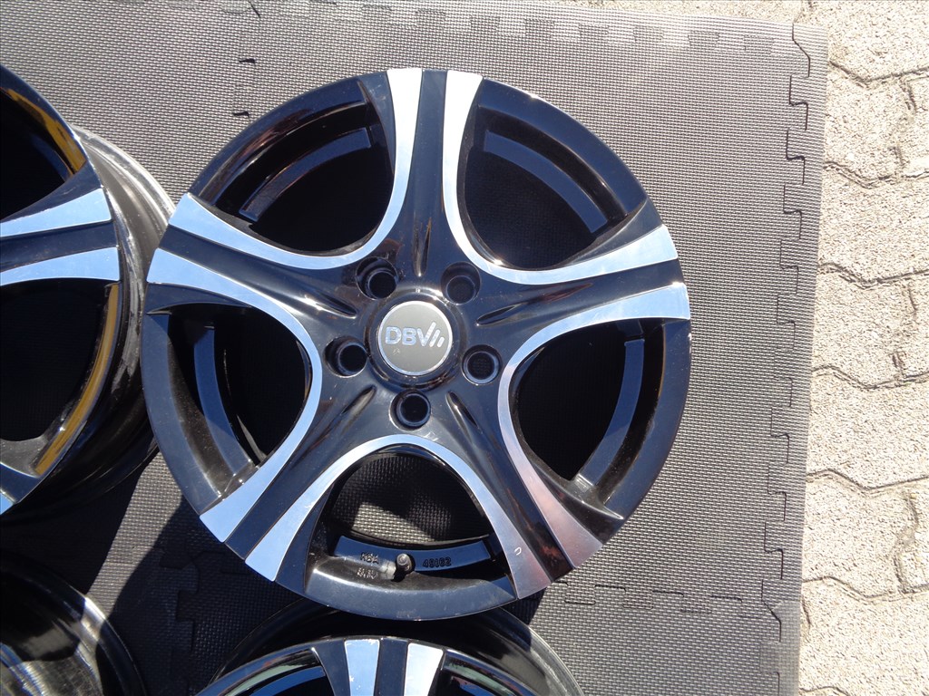 DBV alufelni 16-os, 5×114.3-as osztóval képen látható állapotban eladó. 4. kép