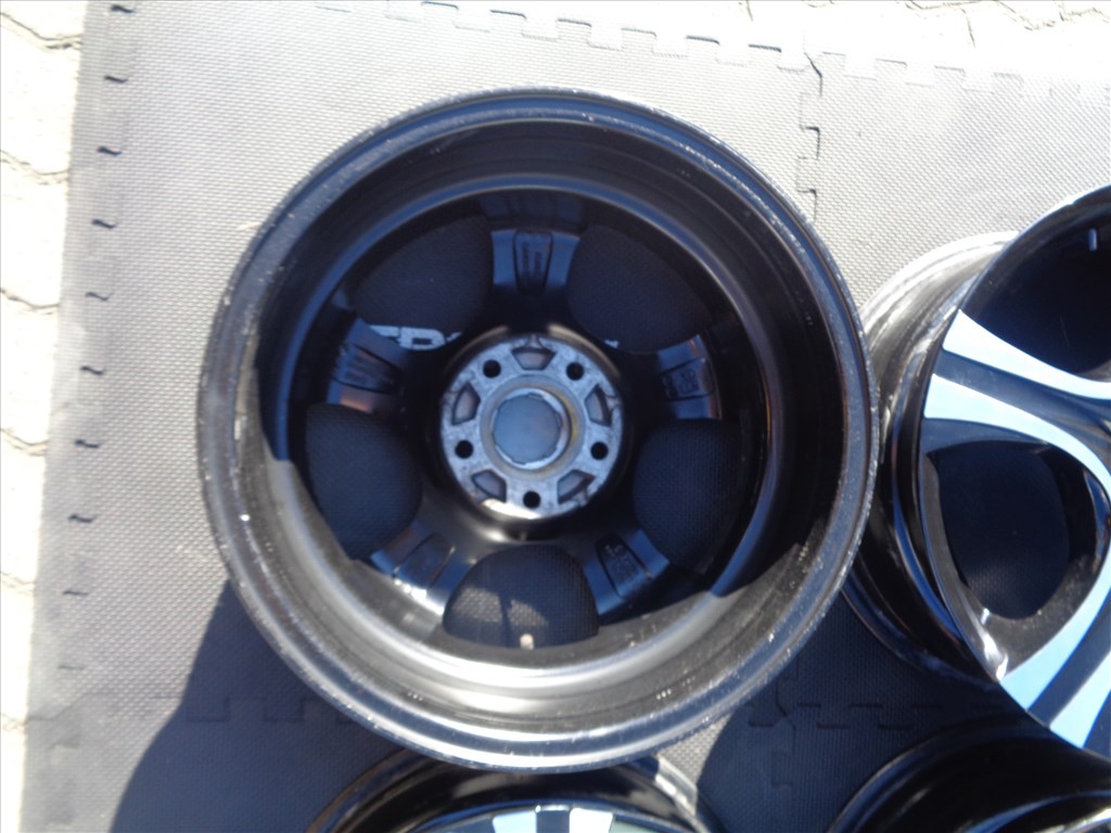 DBV alufelni 16-os, 5×114.3-as osztóval képen látható állapotban eladó. 6. kép