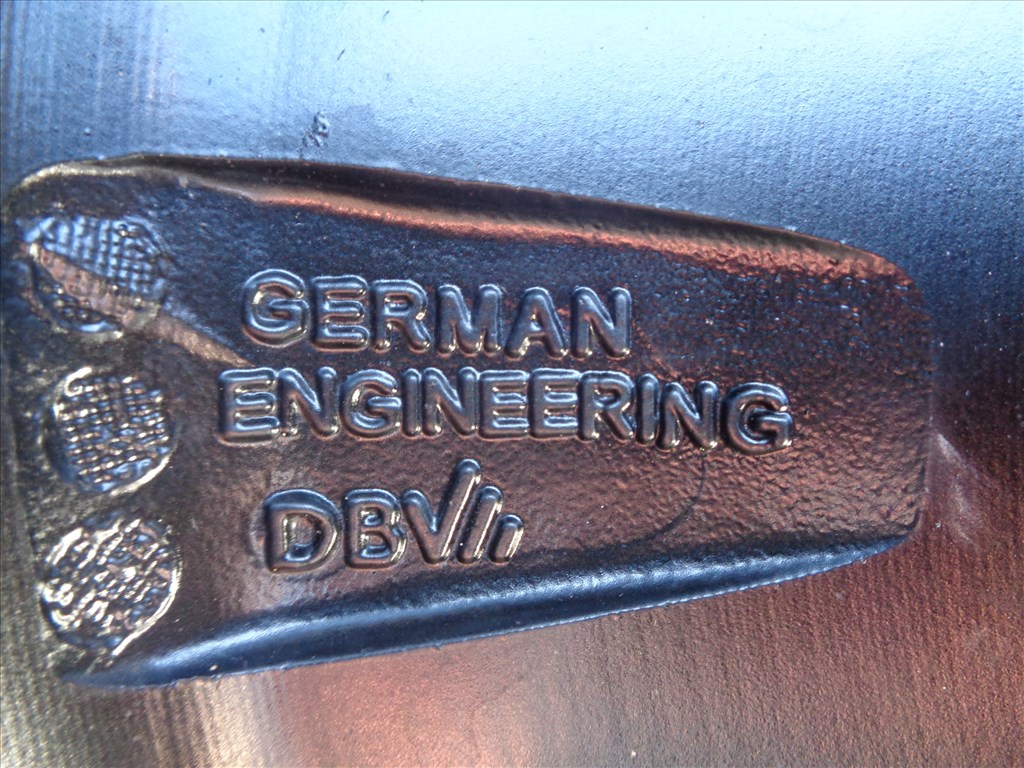 DBV alufelni 16-os, 5×114.3-as osztóval képen látható állapotban eladó. 7. kép