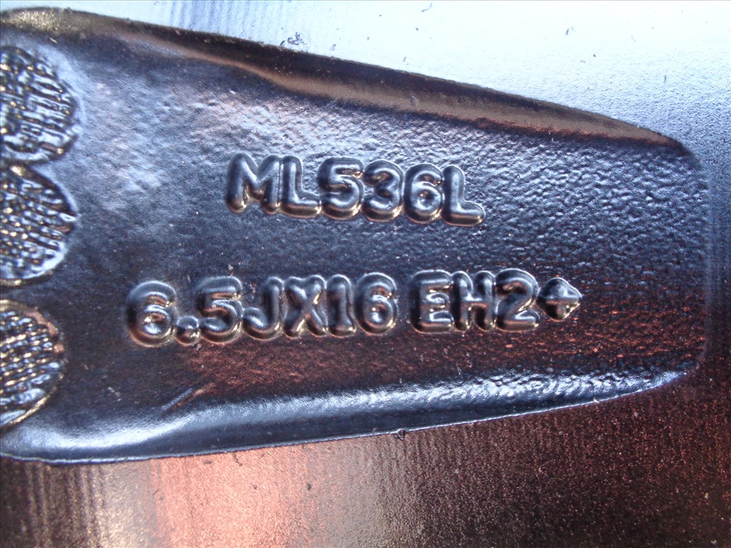 DBV alufelni 16-os, 5×114.3-as osztóval képen látható állapotban eladó. 8. kép