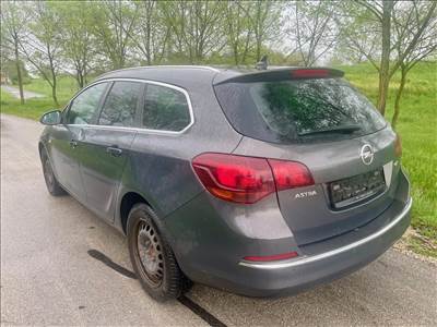 Opel Astra J  1.7 CDTi BONTOTT ALKATRÉSZEI  