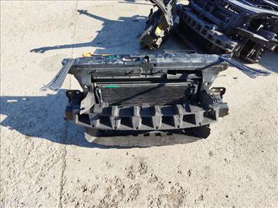 Skoda Yeti 2.0 TDI komplett homlokfal