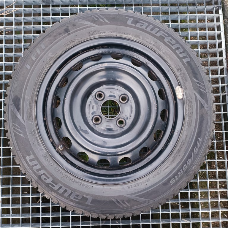  4x100 lyukosztású 15" használt lemezfelni, rajta 175/65 újszerű Laufenn téli gumi + tpms 1. kép