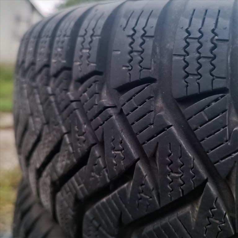  4x100 lyukosztású 15" használt lemezfelni, rajta 175/65 újszerű Laufenn téli gumi + tpms 2. kép