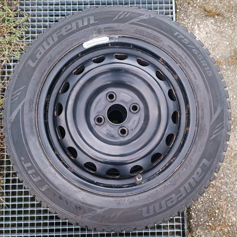  4x100 lyukosztású 15" használt lemezfelni, rajta 175/65 újszerű Laufenn téli gumi + tpms 5. kép