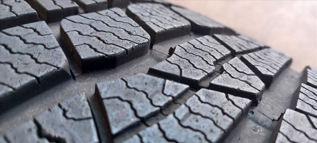  Continental Contiwintercontact 265/30 R20 téli gumik 4db.7,5mm 2. kép